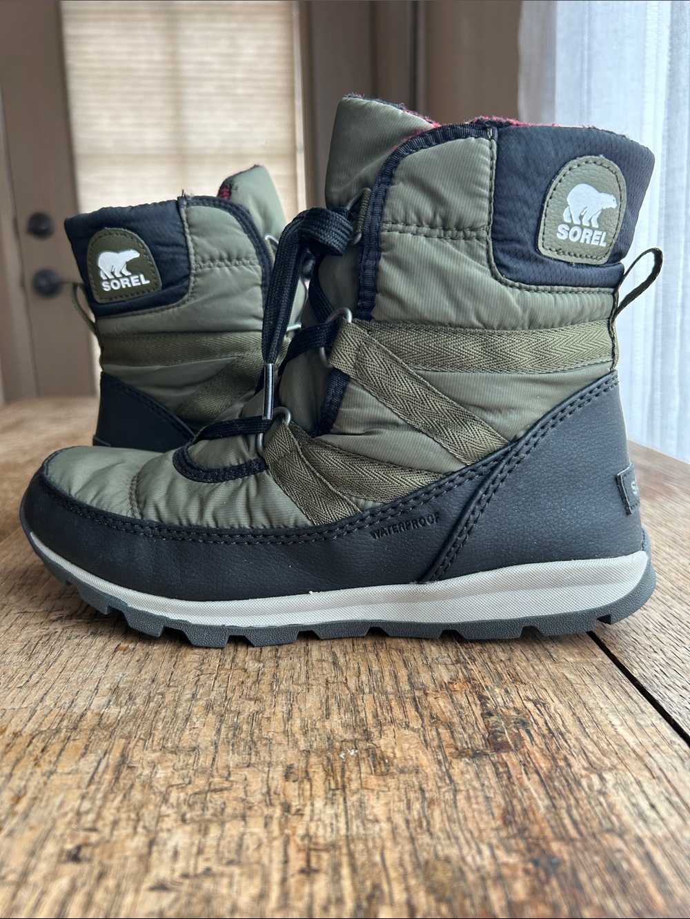 Sorel Women’s Whitney Short Lace Waterproof Winter Boots. Olive Green. Size 7.